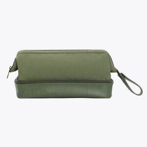 Beis DOPP kit in OLIVE NWT